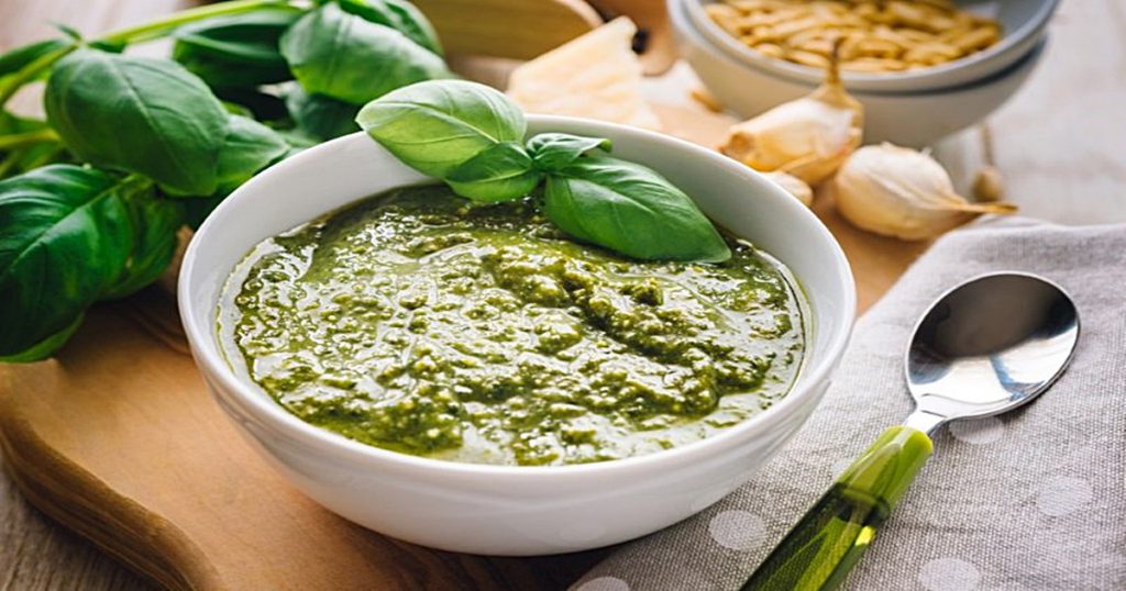 Domowy sos Pesto Pyszny, ziołowy i zdrowy sos, który zmieni danie w
